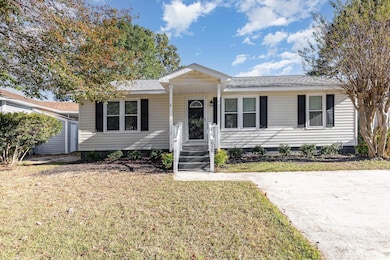 View of front of home featuring a front lawn