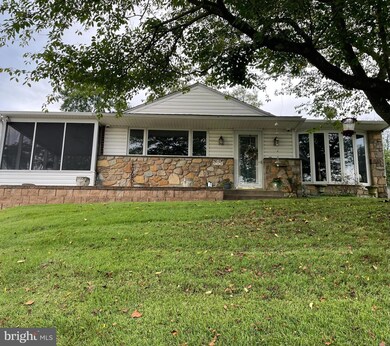 340 Robinson Dr, Broomall, PA 19008 - photo 4