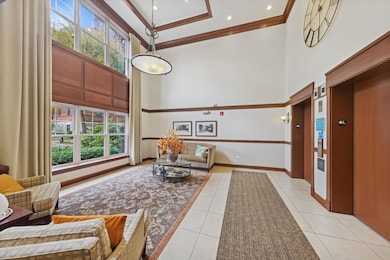 255 E Liberty Dr unit 309, Wheaton, IL 60187 - photo 2