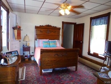 561 Broad St, Emmaus, PA 18049 - photo 3