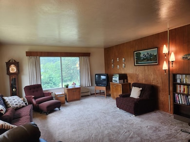 1101 W Jones Creek Rd, Grants Pass, OR 97526 - photo 6