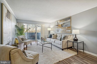 Town Square Towers unit 204, Washington, DC 20024 - photo 3