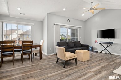 4517 N Thornhill Dr unit 207C, Peoria, IL 61615 - photo 7