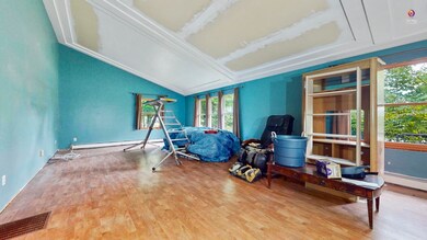 4 160 Wiley Rd Living Room