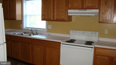 816 S Potomac St unit 2 FLOOR APT., Hagerstown, MD 21740 - photo 4