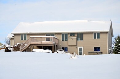 8018 N Ridge Ct, Evansville, WI 53536 - photo 4