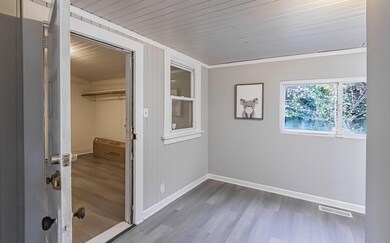 25-1807 McDowell Street-laundry room