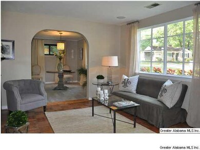 Pretty archway into dining area