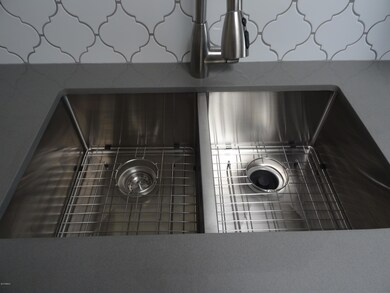 10301 W Highwood Ln, Sun City, AZ 85373 - photo 5