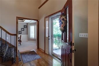 7729 Oakview Ln, Shawnee, KS 66216 - photo 4