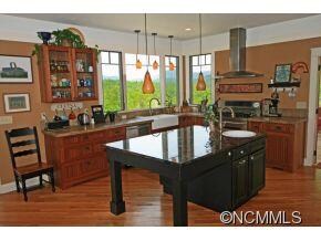 AMAZING KITCHEN!!!
