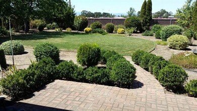 2427 Amaryllis St, Medford, OR 97504 - photo 3