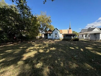 309 W 8th St, Bonham, TX 75418 - photo 5