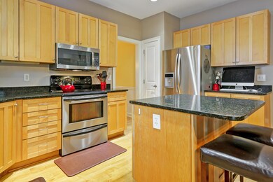 Eat- in Kitchen