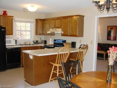 4003 Whitetail Ct, High Point, NC 27265 - photo 3