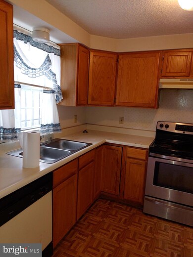 3502 Dunlap St, Temple Hills, MD 20748 - photo 6