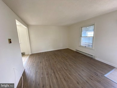 111 E 6th Ave, Ranson, WV 25438 - photo 5