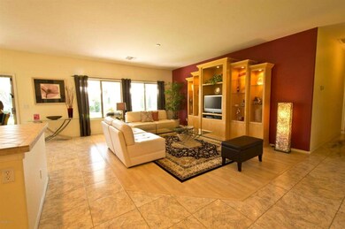 Family room - Entry