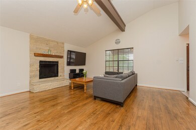 7917 Pruitt Dr, Galveston, TX 77554 - photo 4