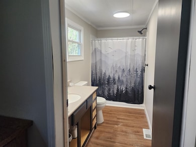 en suite full bathroom