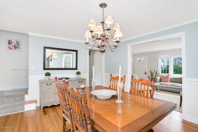 13 Hoover Rd Riverside CT-large-006-31-0
