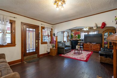 2717 30th St, Des Moines, IA 50310 - photo 3