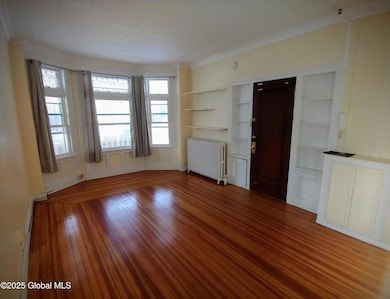 22SLake_LivingRoom1A_2