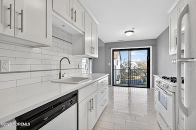 61 Tower Hill Dr unit 708, Red Bank, NJ 07701 - photo 7