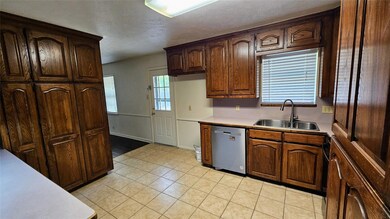 321 Patricia Ln, Bedford, TX 76022 - photo 3