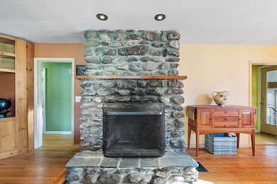 498 Bullard St, Holden, MA 01520 - photo 4