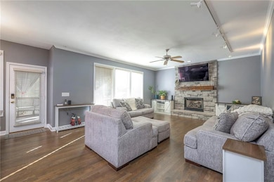 5311 Brownridge Dr, Shawnee, KS 66218 - photo 2