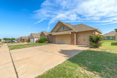 3318 E Fairmont Place, Broken Arrow, OK 74014 - photo 2