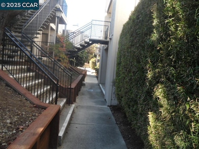 1405 Hull Ln unit 13, Martinez, CA 94553 - photo 3