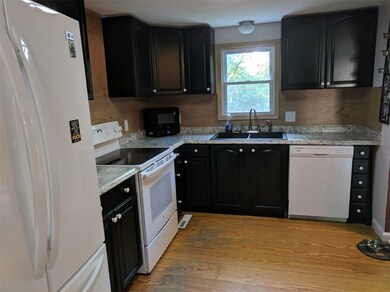 Kitchen-all appliances included, dishwasher too!