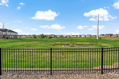 Lots of space between this unit and neighbors