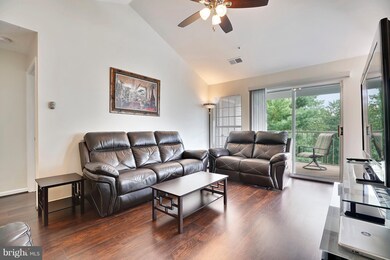 4406 Silverbrook Ln unit J301, Owings Mills, MD 21117 - photo 3