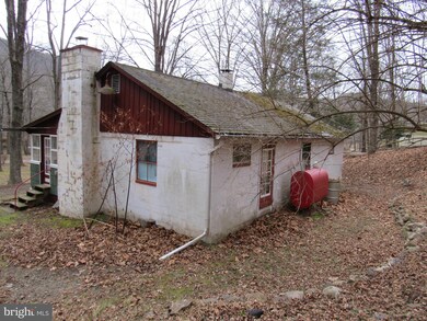 325 Compton's Ln, Great Cacapon, WV 25422 - photo 5