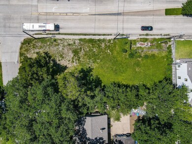 1734 Creek Dr, Houston, TX 77055 - photo 2