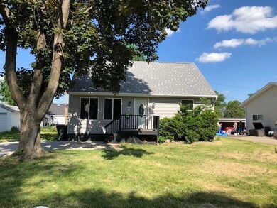 1635 9th St NW, Cedar Rapids, IA 52405 - photo 2