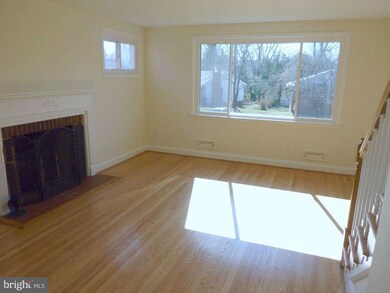 6804 Collinsdale Rd, Parkville, MD 21234 - photo 2