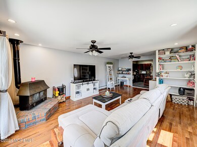 872 Upper Main St, South Amboy, NJ 08879 - photo 6