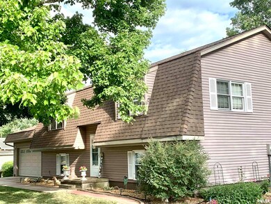 372 E Broadway St, Virginia, IL 62691 - photo 2