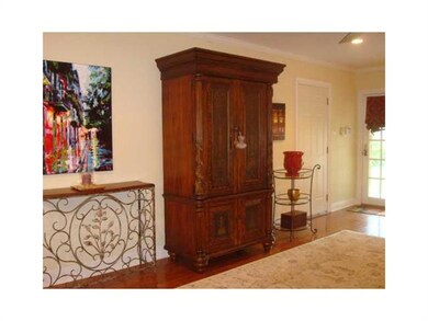 Den/Family/Great Room. FAMILY ROOM MEASURES APPROX