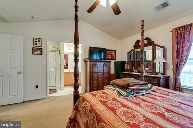 8736 Phipps Farm Way, Manassas, VA 20109 - photo 4