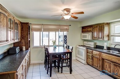 Eat-In Kitchen