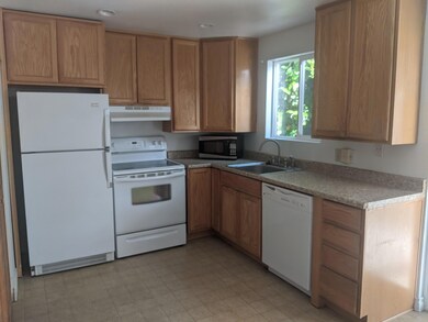 2000 Brookhurst St unit 34, Medford, OR 97504 - photo 2