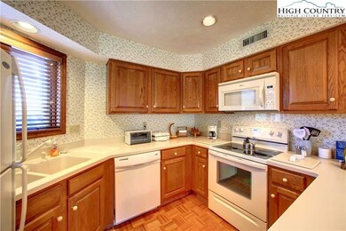 289 Evergreen Dr unit 7, Blowing Rock, NC 28605 - photo 5