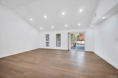 29 Dillon Dr, Dix Hills, NY 11746 - photo 4