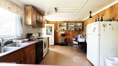 10-AptAKitchen