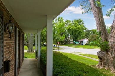 COVERED ENTRYWAY/PORCH